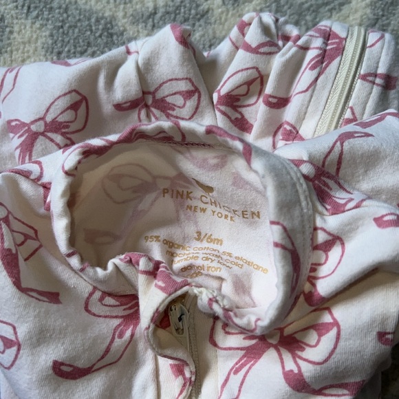 🩷Pink Chicken🩷 NWOT Precious Baby Girl Bow Zip Onesie. 3-6m. - Picture 3 of 6